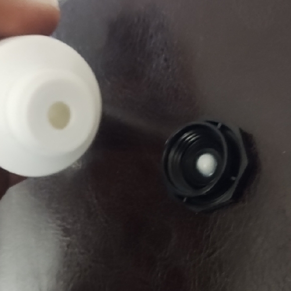 Hyaluronic Acid Hydrating Hand Cream - Silver and Blue - Picture 4 of 4